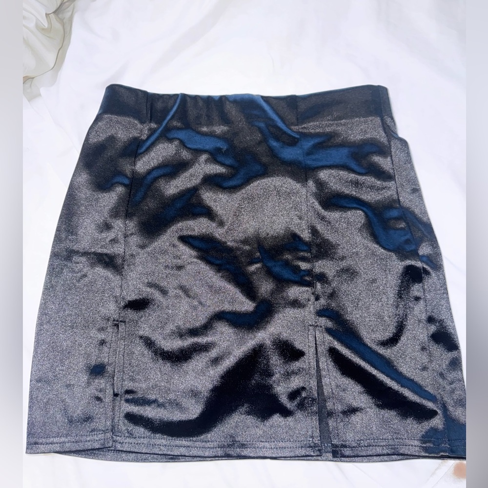 Black short skirt w/ 2 lil slits